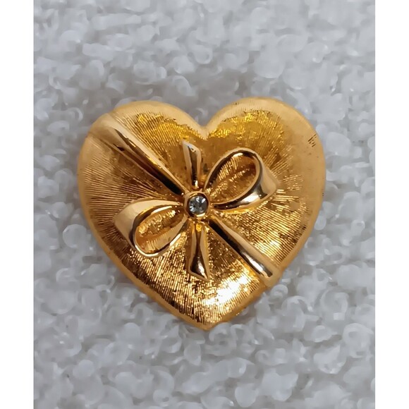 Vintage Estate Unsigned Goldtone Crystal Bow Heart Brooch 1.25 in - Picture 1 of 8